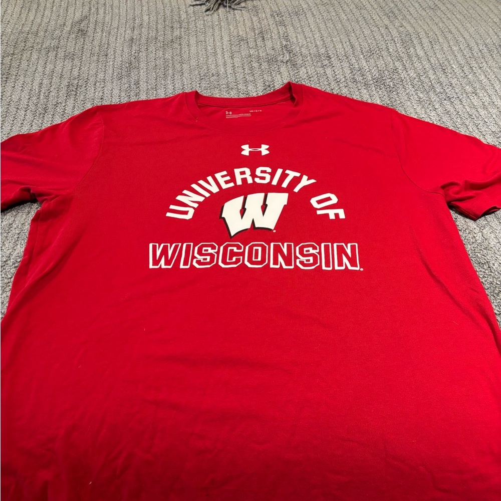 I’m Under Armour LG Men's Red University of Wisconsin Tee